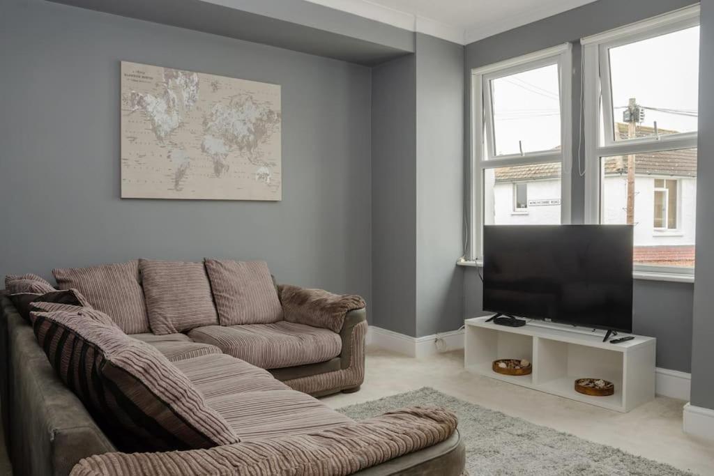 Peaceful & Spacious Family Home In Eastbourne! Екстер'єр фото